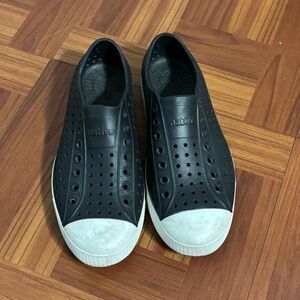 Native black rubber slide on‎ Sneaker Mens 5 women’s 7